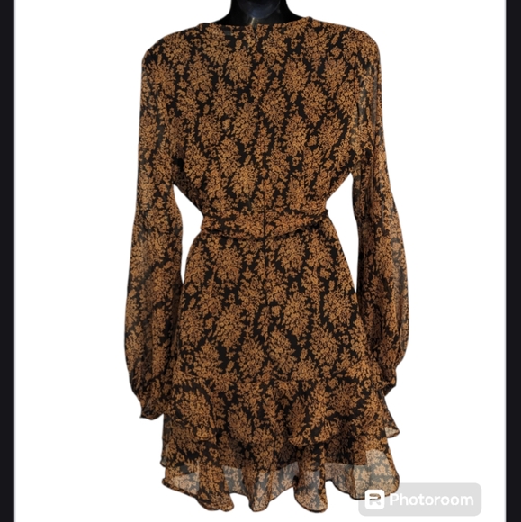 Flowy Dress with Ruffled lower half - Picture 5 of 7